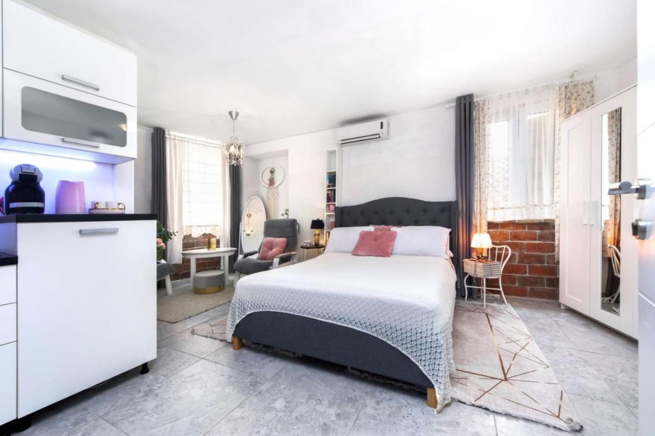 Apartments Casa Ivona Ровин Екстериор снимка