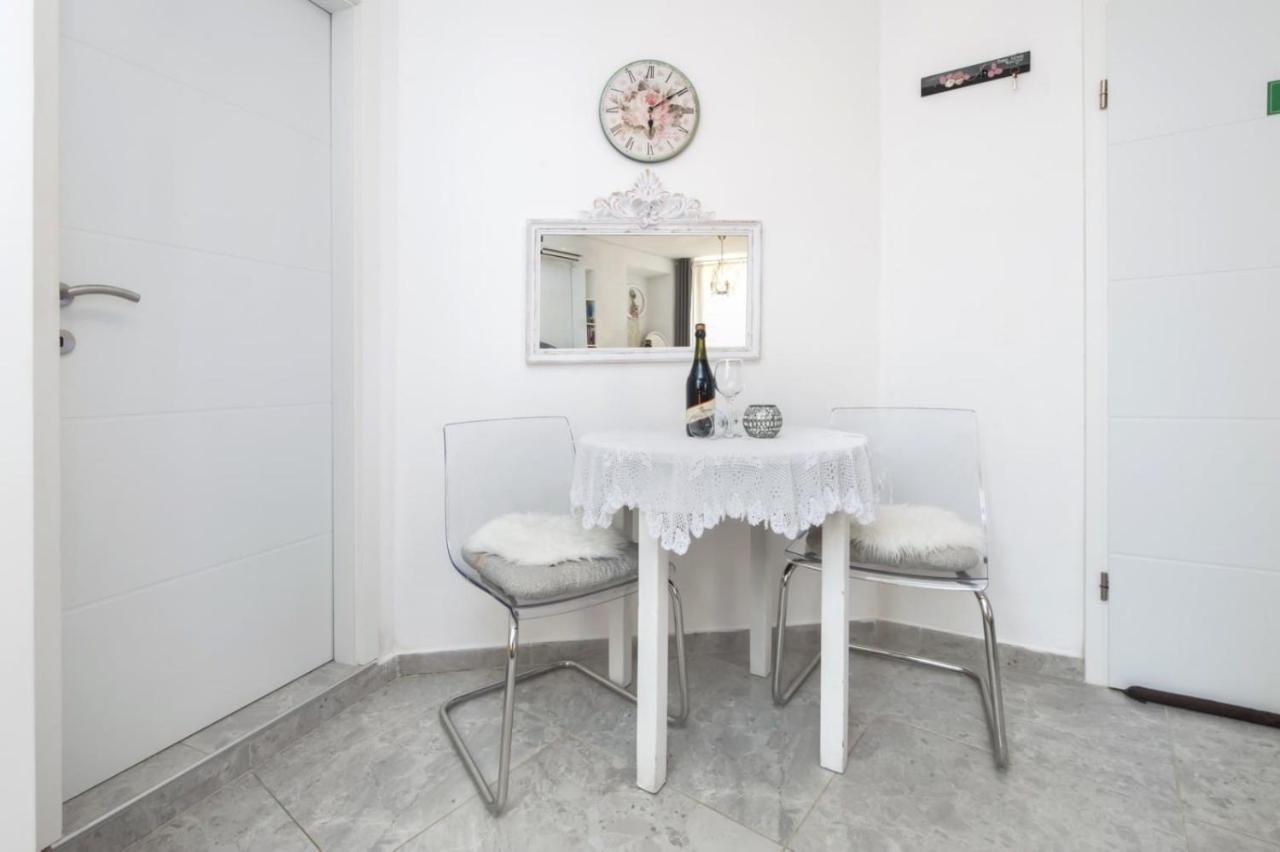 Apartments Casa Ivona Ровин Екстериор снимка