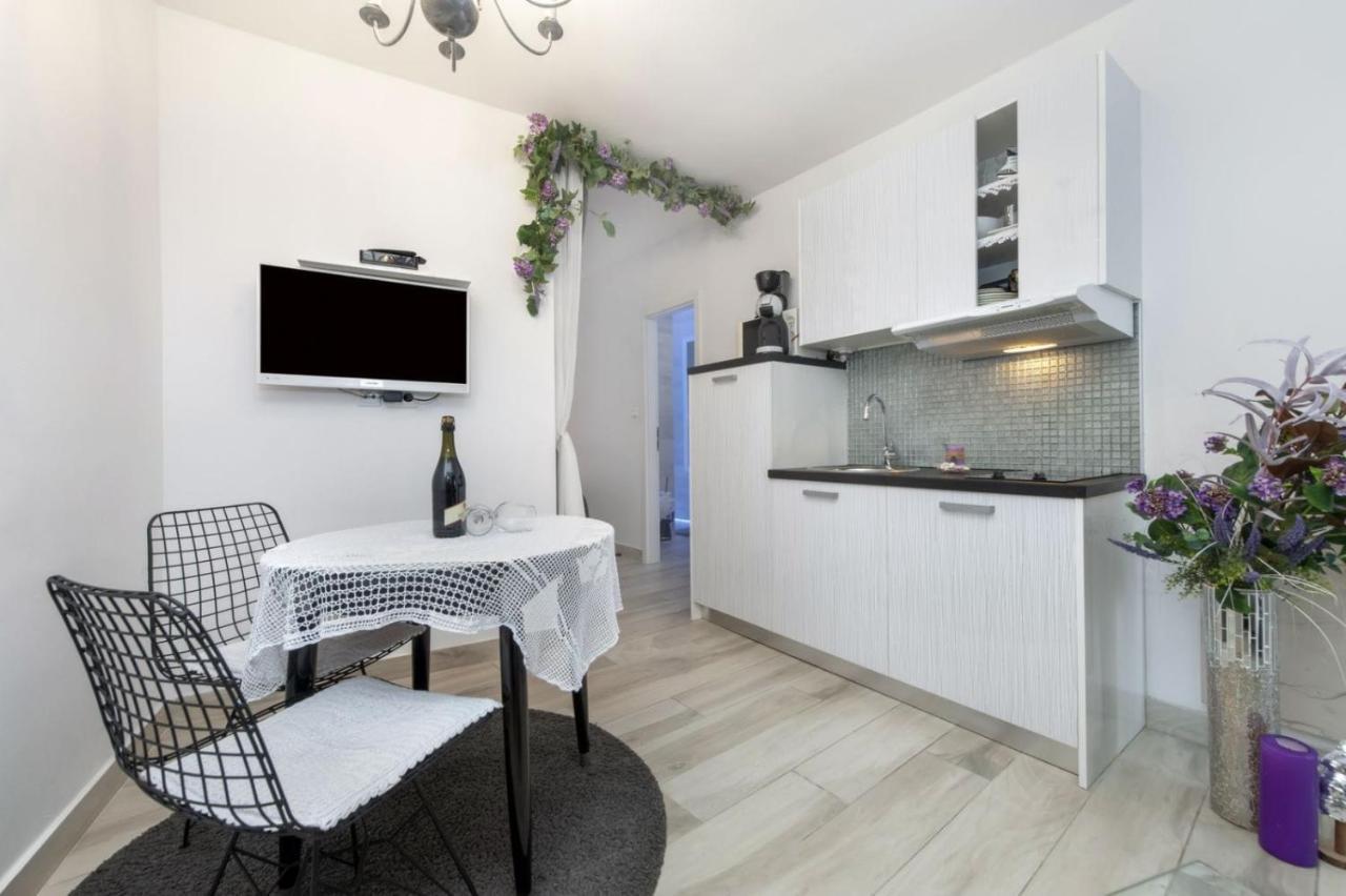Apartments Casa Ivona Ровин Екстериор снимка