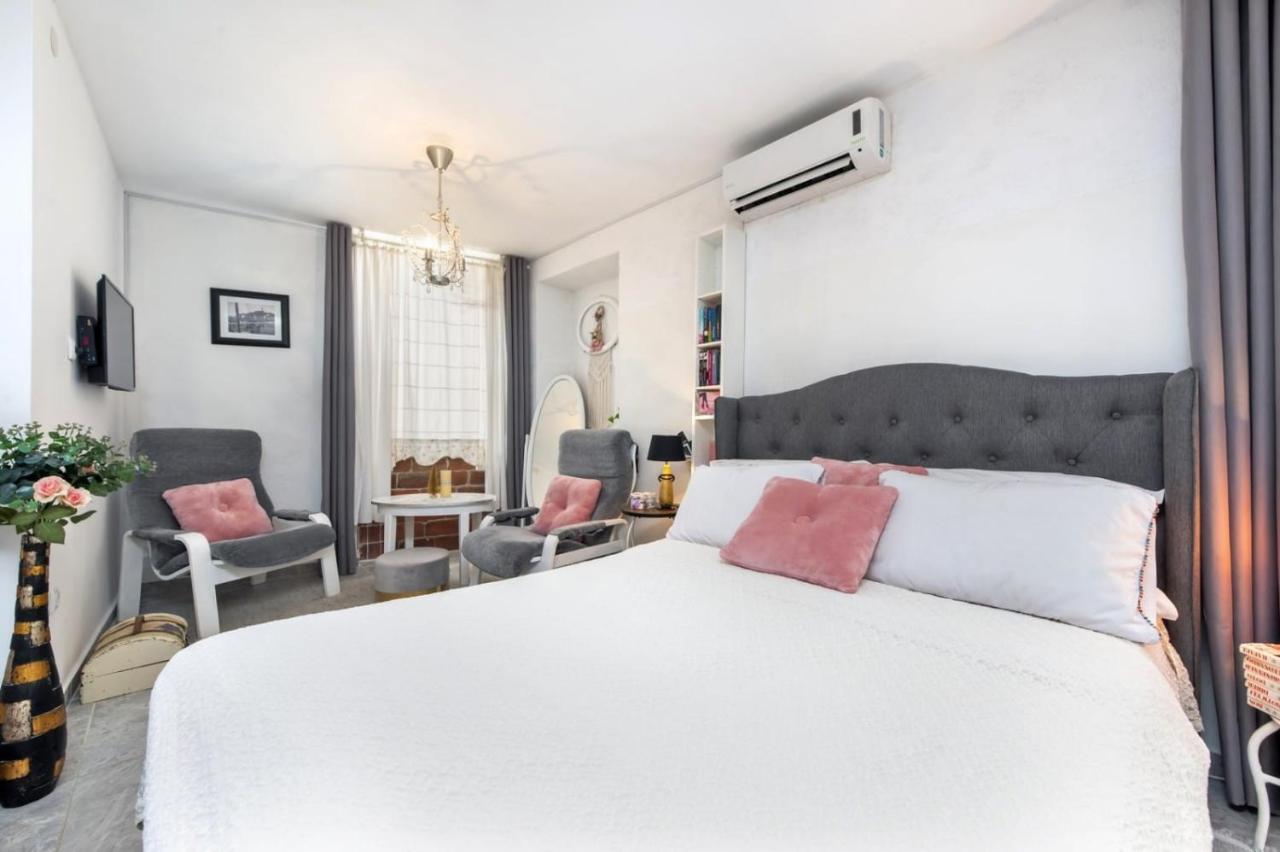 Apartments Casa Ivona Ровин Екстериор снимка