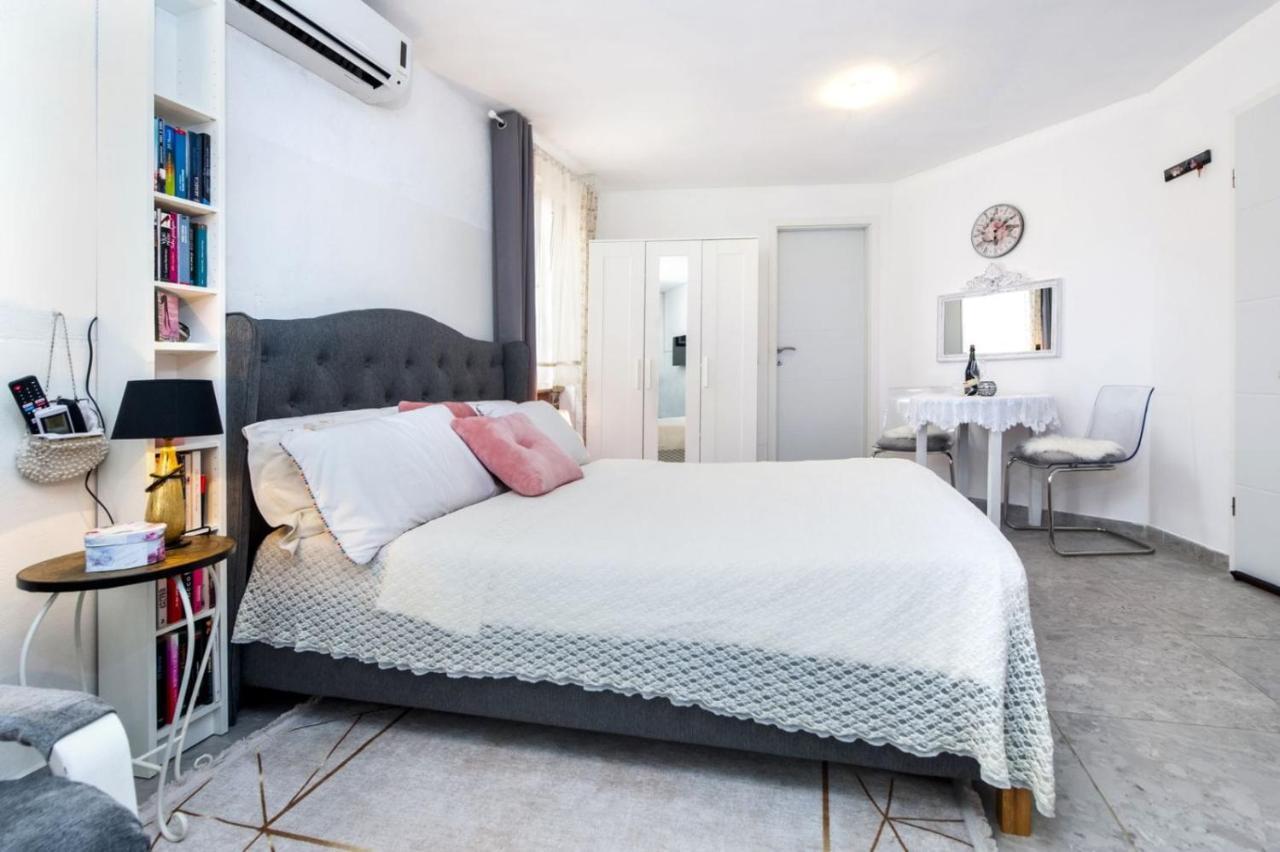 Apartments Casa Ivona Ровин Екстериор снимка
